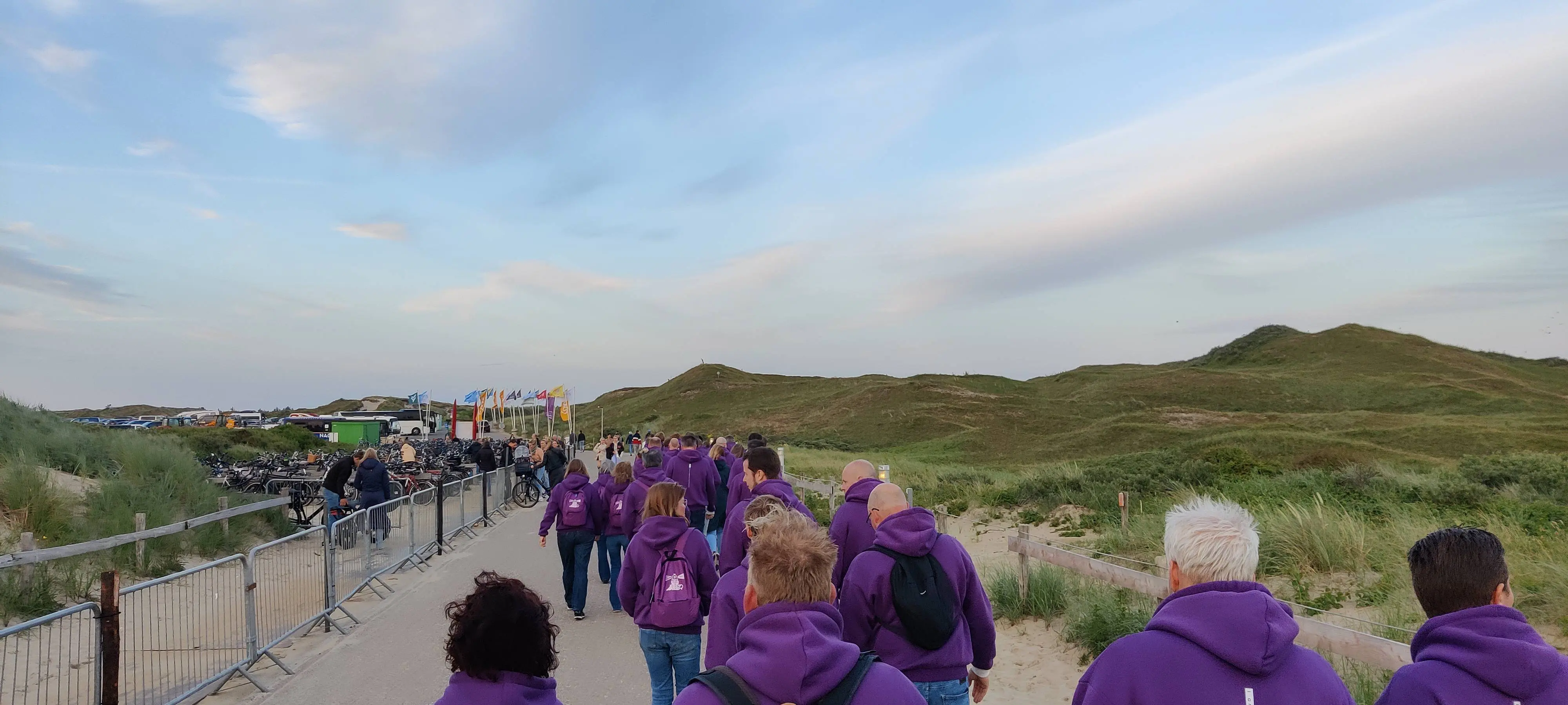 Team FIQAS wandelt richting de elektrische fietsen op Texel - FIQAS 35 jaar