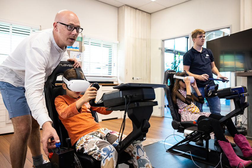 Eens in de twee jaar zetten wij onze deuren open voor alle vrienden en familieleden van onze medewerkers tijdens de FIQAS Friends & Family. Dit was de 2023 editie - flight simulator in actie