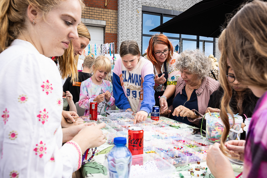 Eens in de twee jaar zetten wij onze deuren open voor alle vrienden en familieleden van onze medewerkers tijdens de FIQAS Friends & Family. Dit was de 2023 editie - knutselen