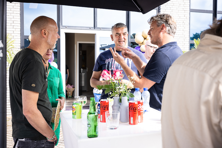 Eens in de twee jaar zetten wij onze deuren open voor alle vrienden en familieleden van onze medewerkers tijdens de FIQAS Friends & Family. Dit was de 2023 editie borrel